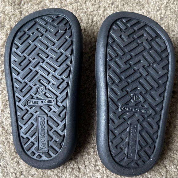 Super Mario Kids Black Sandals - Picture 3 of 4